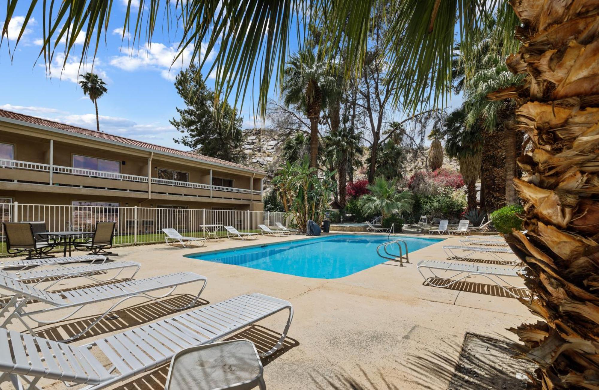 Sol Springs Inn Cathedral City Exterior foto